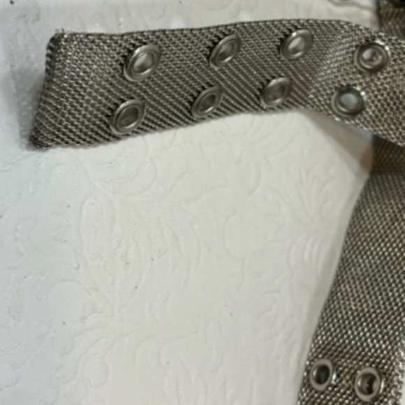 VTG Silver Metal Mesh Belt w/Double Eyelet Design & Rectangle Roller Buckle - Picture 10 of 10